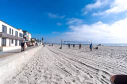 NEW Charming Beach House + Bikes + Parking