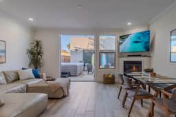 Amazing 5-Bedroom Bay View House W/ HUGE Jacuzzi + Fire Pit + Paddle Boards