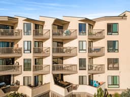 NEW 2 BDR Oceanfront Condo w/ Panoramic Views