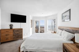 NEW 2 BDR Oceanfront Condo w/ Panoramic Views