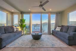 Modern Oceanview Penthouse 3Bed + Parking