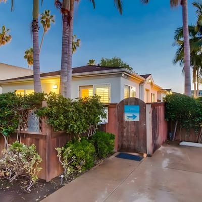 PB Cottage w/ Parking + Hot Tub + Firepit + Surfboard