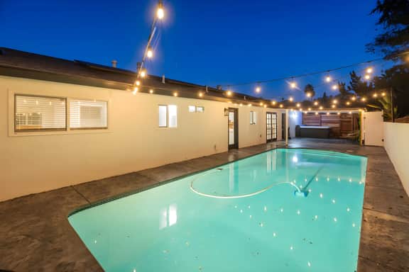 LEGO Home + Pool/Jacuzzi + Putting Green