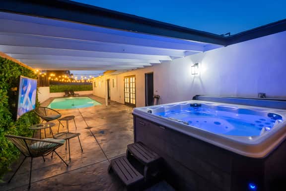 LEGO Home + Pool/Jacuzzi + Putting Green