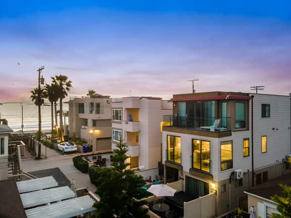 NEW Modern Ocean View Home + Free Parking