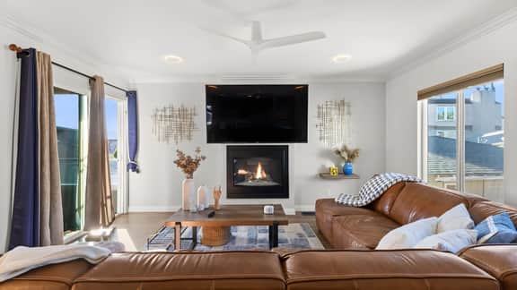 Rooftop Tri-Level Home + FirePit + 4 Parking Spots