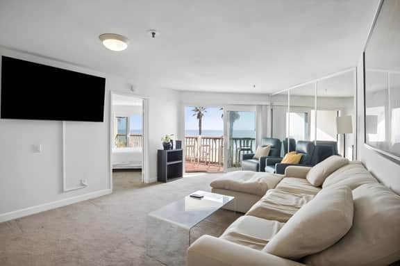 NEW 2 BDR Oceanfront Condo w/ Panoramic Views