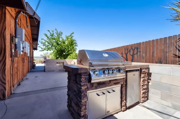 JT Estate w/ 7beds + Pool/Spa/Plunge + Game Room