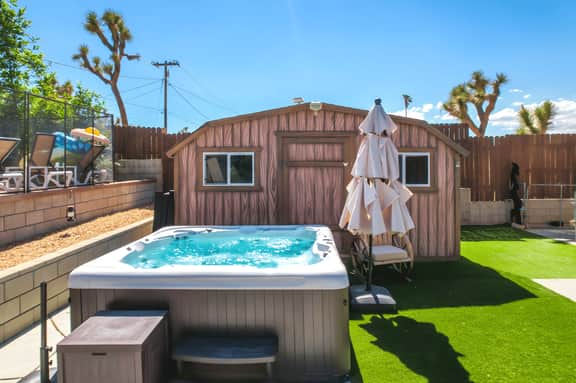 JT Estate w/ 7beds + Pool/Spa/Plunge + Game Room