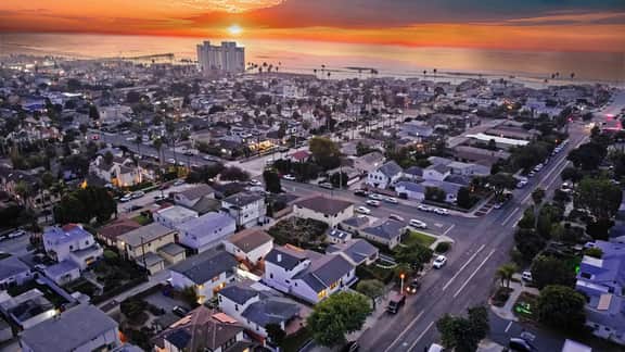 Modern Beach Escape + Jacuzzi + Large Backyard