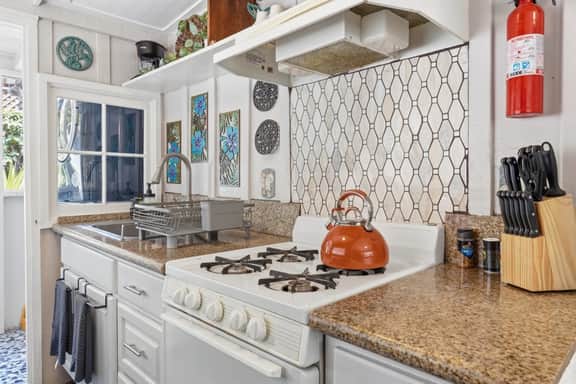 Vintage 1928 Beach Cottage | 1 BD | Parking | Patio - Image 4