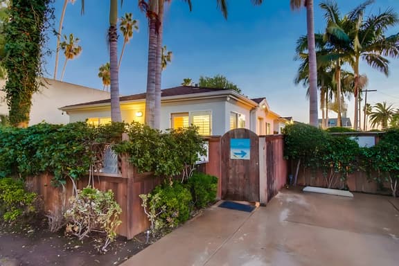 PB Cottage w/ Parking + Hot Tub + Firepit + Surfboard