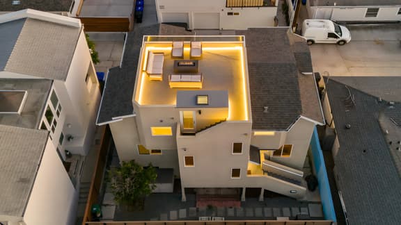 Rooftop Tri-Level Home + FirePit + 4 Parking Spots