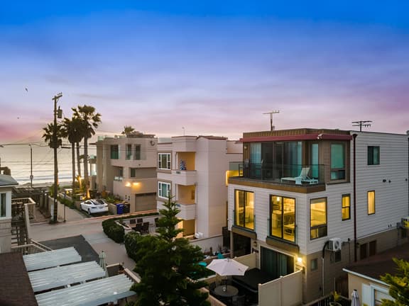 Modern Oceanview Penthouse 3Bed + Parking